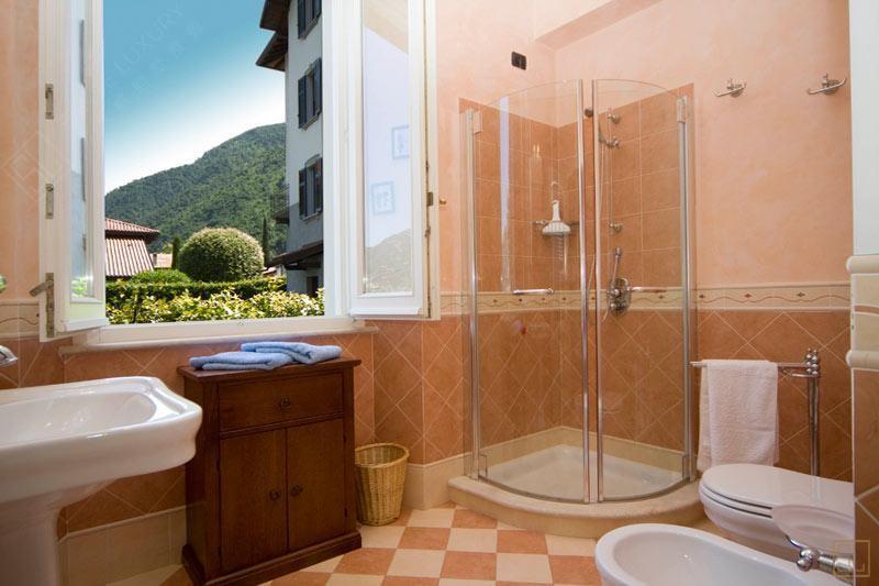 意大利科莫湖奇卡别墅浴室