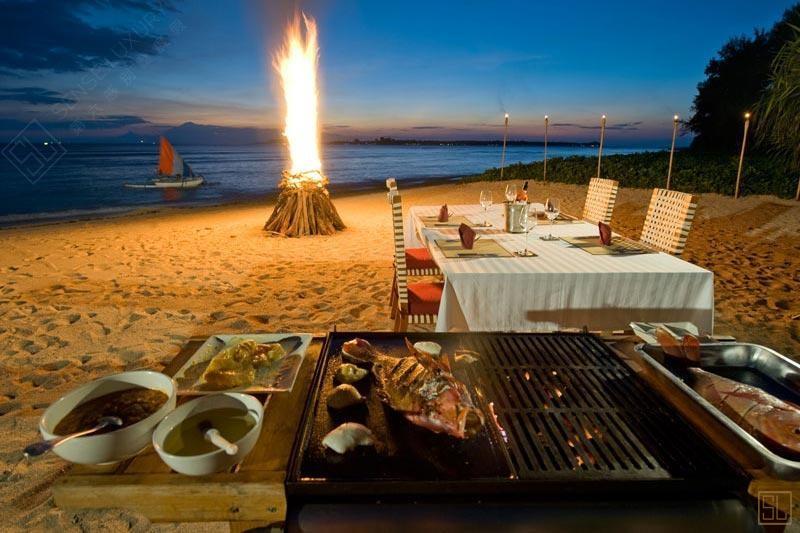 印尼龙目岛海风别墅沙滩烧烤