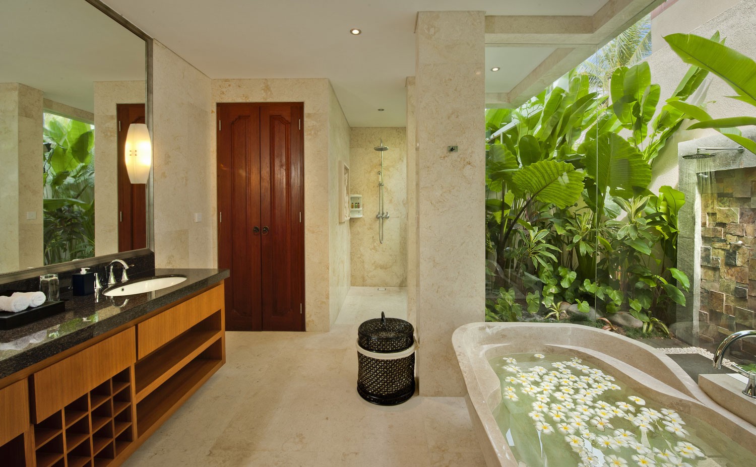 印尼巴厘岛佛香别墅浴室