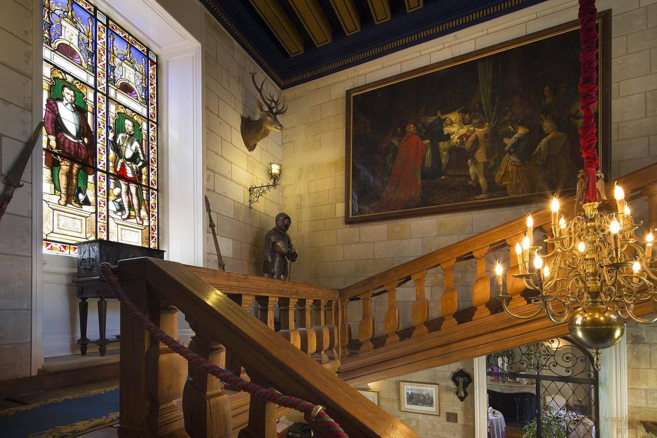 诺泽城堡酒店 —— 楼梯