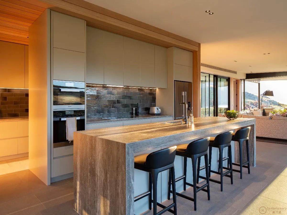 Falconridge - Photo 14