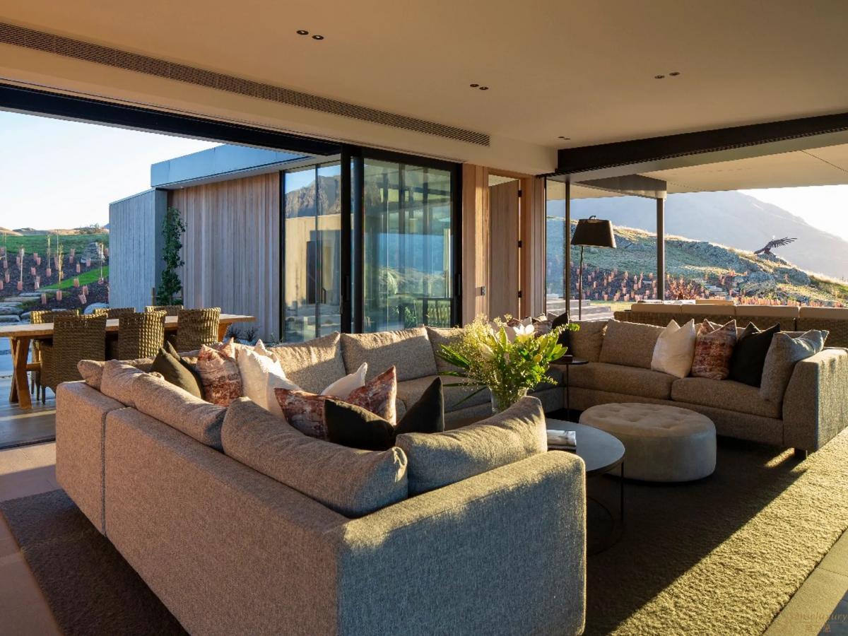 Falconridge - Photo 10