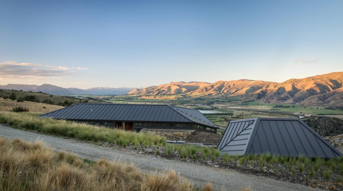Hawk House - Photo 2