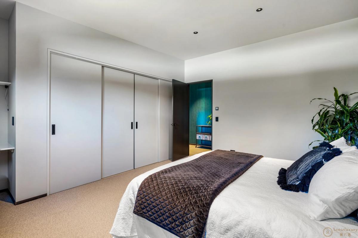 Riverbank Luxury - Photo 34