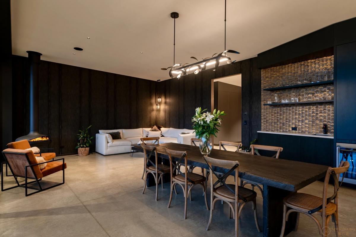 Riverbank Luxury - Photo 14