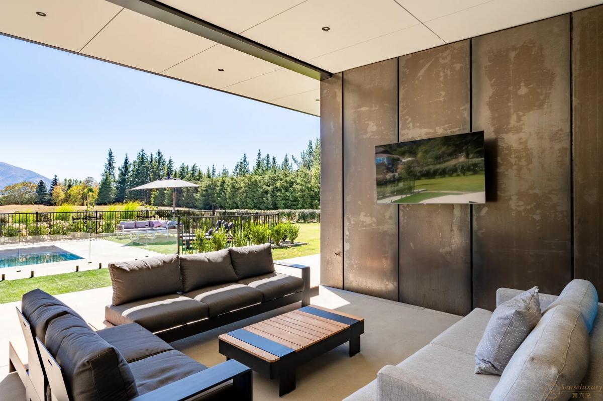 Riverbank Luxury - Photo 10