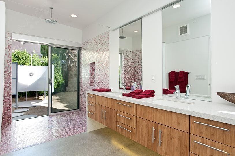 美国棕榈泉现代空间别墅洗手间