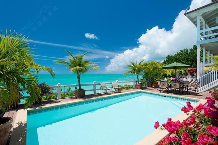 加勒比特克斯和凯科斯群岛日落之处泳池