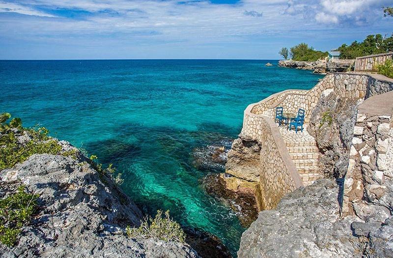 加勒比牙买加水畔悬崖别墅海景