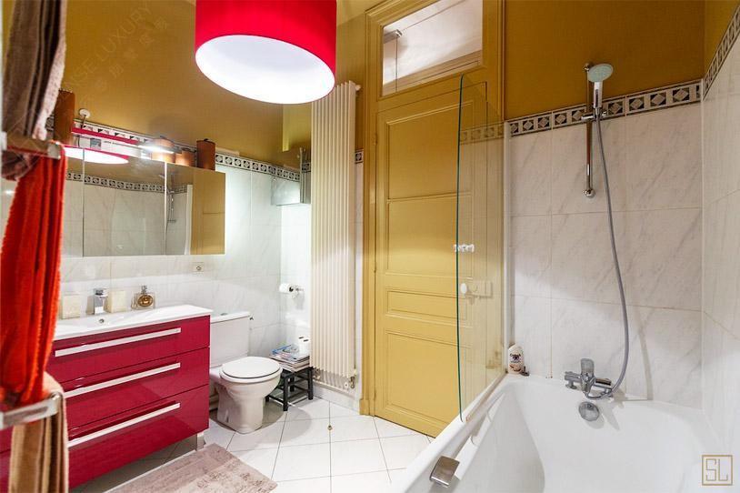 法国巴黎傲然公寓浴室