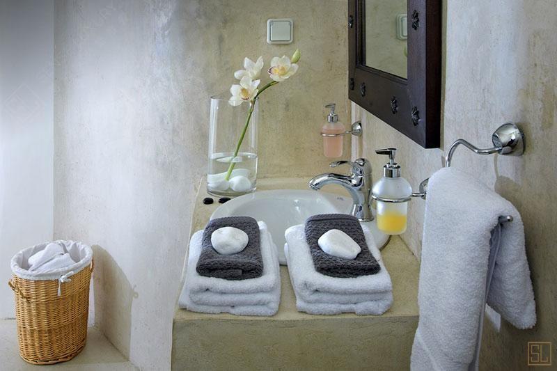 希腊圣托里尼岛埃斯特尔别墅浴室