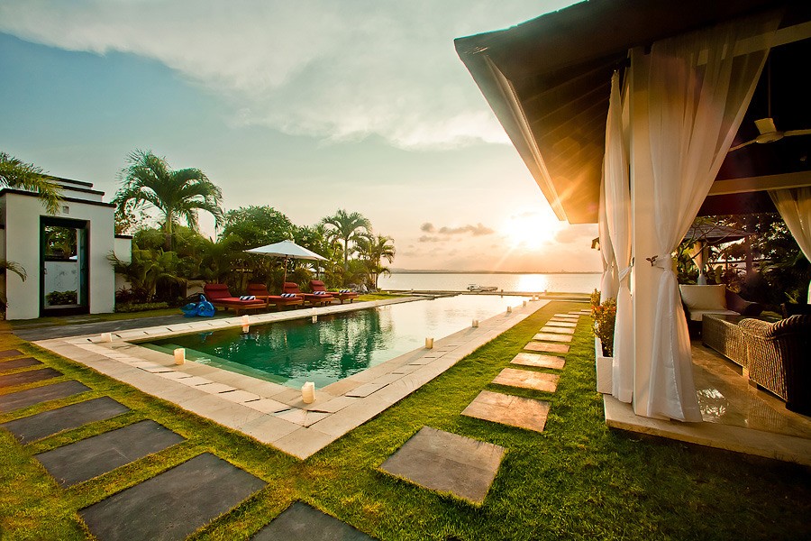 印尼巴厘岛日落别墅独立泳池