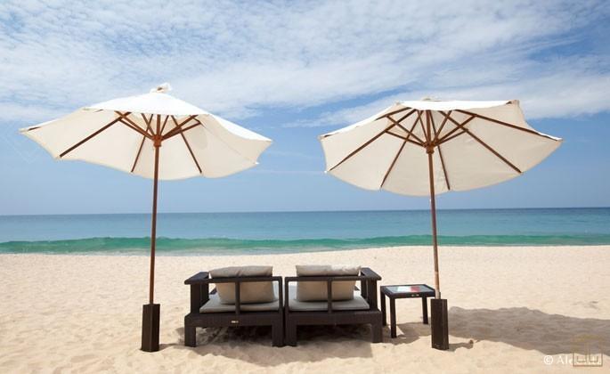 泰国普吉岛艾琳塔泳池别墅沙滩椅