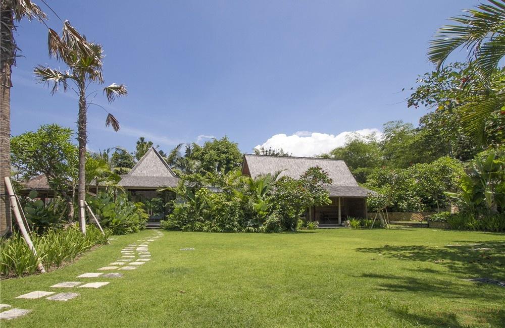 印尼巴厘岛汉萨别墅草坪