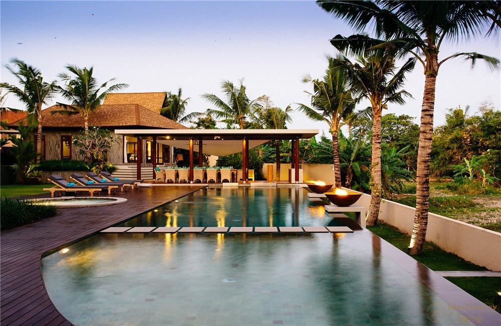 印尼巴厘岛飘叶别墅泳池