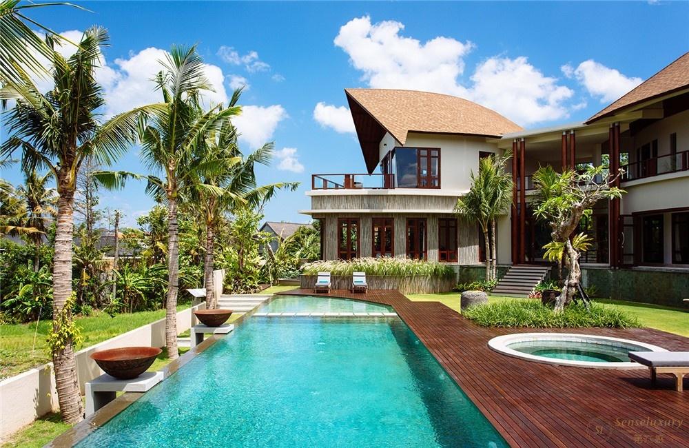 印尼巴厘岛飘叶别墅泳池