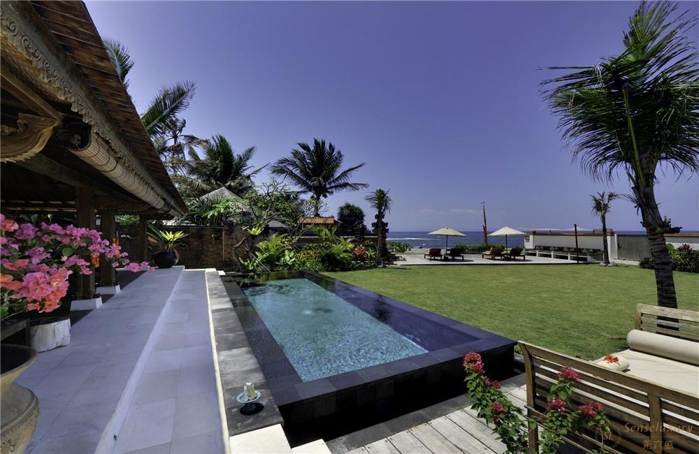 印尼巴厘岛玛雅海滨别墅庭院