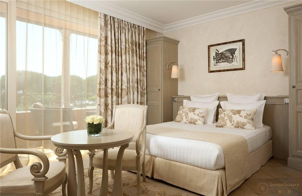 法国里维埃拉圣特罗佩梅塞狄叶尔酒店卧室