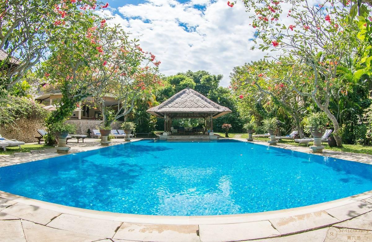 巴厘岛瓦露别墅泳池